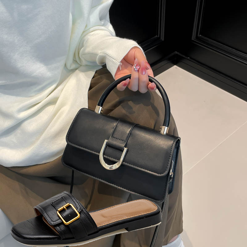 Women Bags And Shoes - Damskie letnie sandały i klapki w